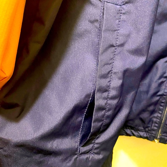 🛑Sold Reebok~Mens lightweight gym jacket, 💛💙 with white trim front zipper - Picture 6 of 11